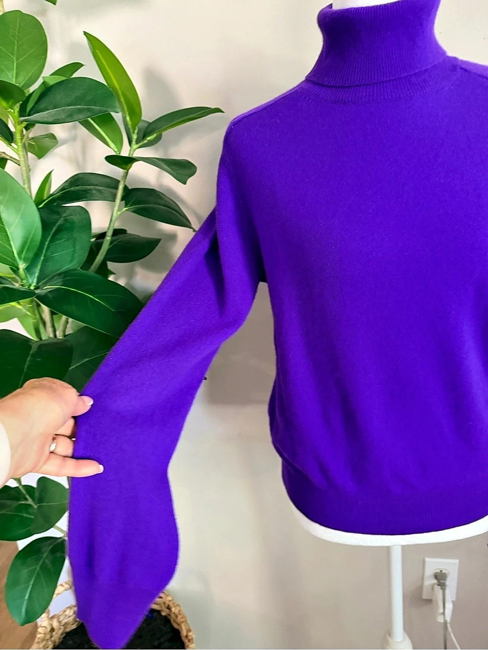 NWOT Ann Taylor 100% Cashmere Turtleneck Sweater Royal Purple SizeM
Quiet Luxury - Picture 3 of 14